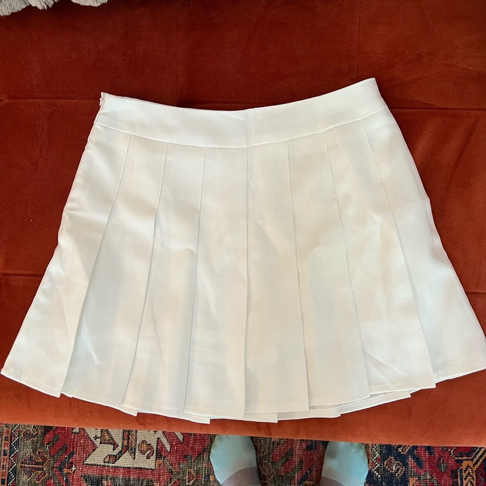 White pleated tennis skirt